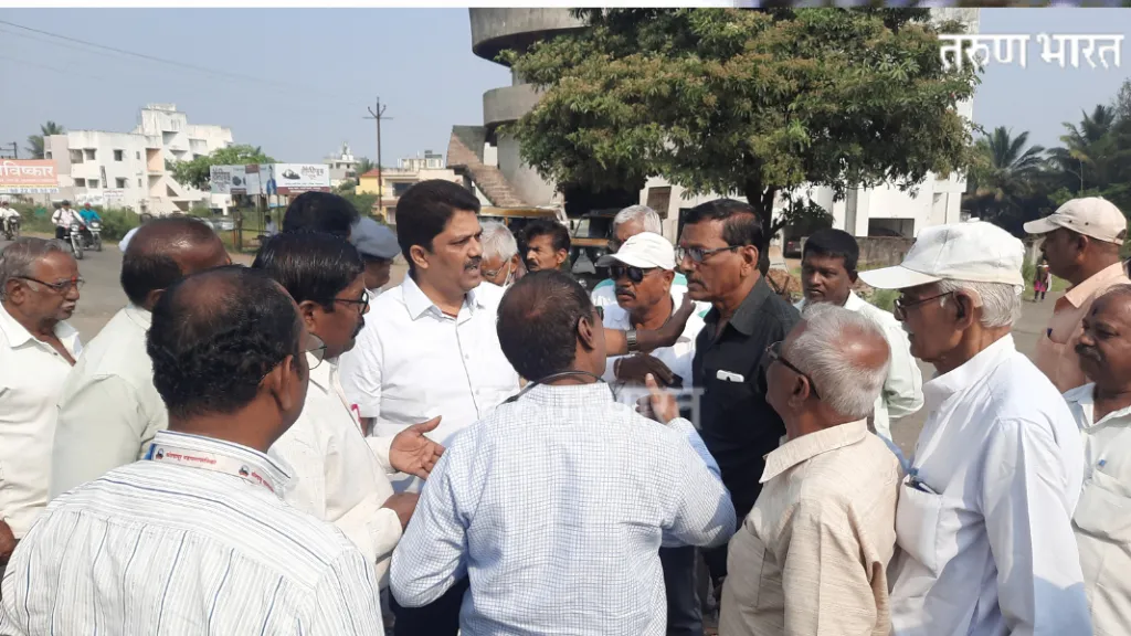 फुलेवाडी रिंगरोडवरील नागरिकांचा रूद्रावतार; खराब रस्त्यावरून संयमाचा बांध फुटला