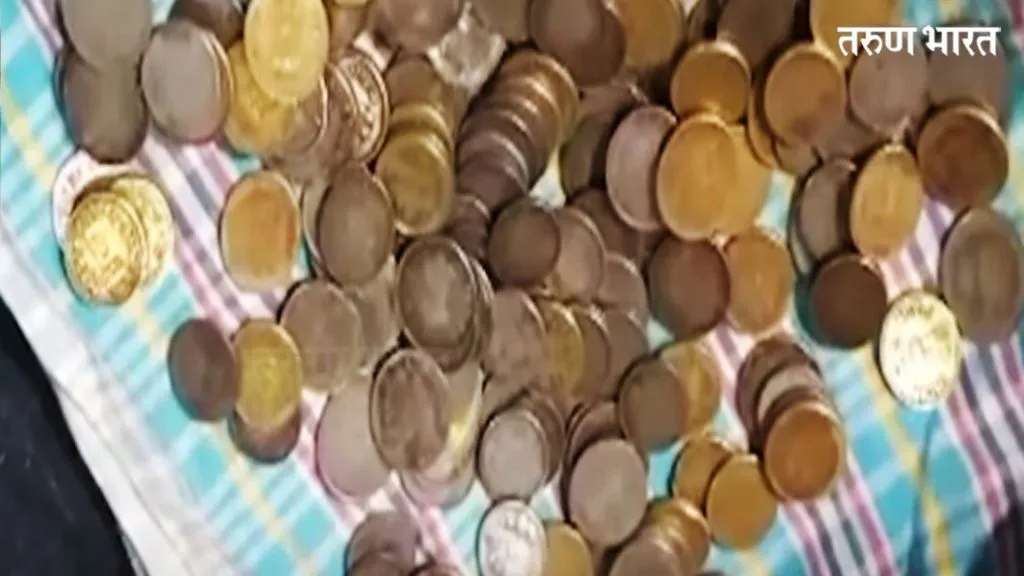५८ वर्षाच्या वृद्धाच्या पोटात सापडली चक्क १८७ नाणी