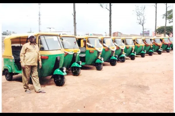 शहरातील प्रिपेड रिक्षा केंद्रांचा उडाला बोजवारा