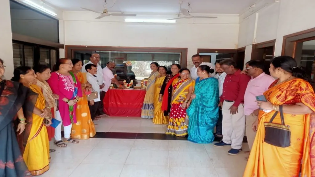 मंत्री दीपक केसरकर यांच्या कार्यालयात बाळासाहेब ठाकरे स्मृतिदिन साजरा