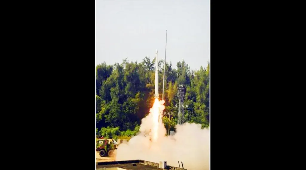 बॅलेस्टिक क्षेपणास्त्र ‘इंटरसेप्टर’चे यशस्वी परीक्षण