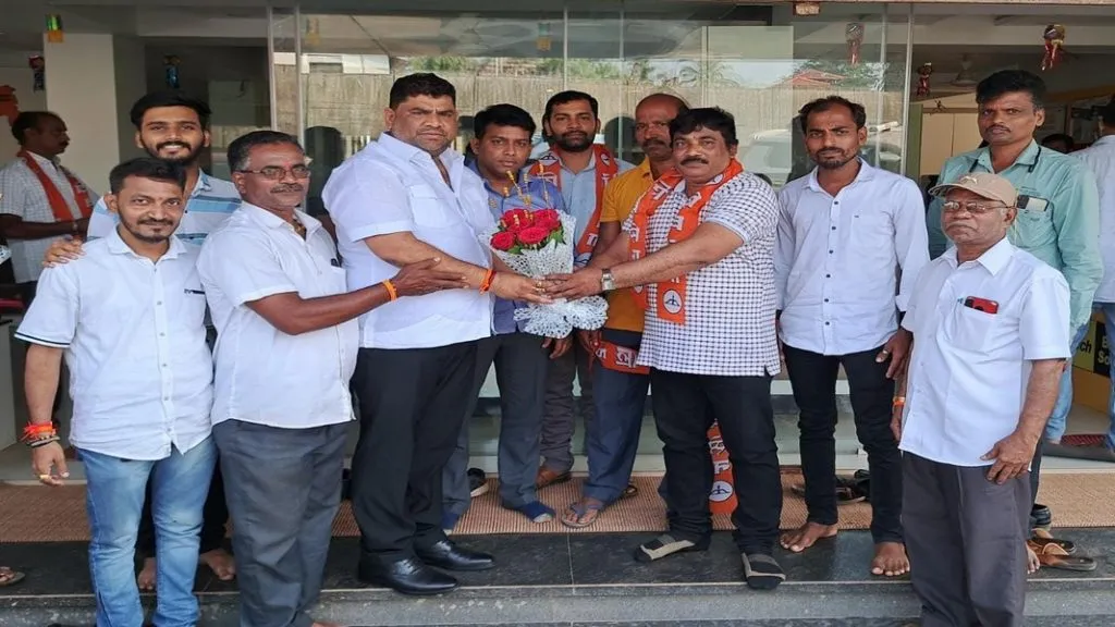 कट्टर राणे समर्थक राजेश शेडगे यांचा शिवसेनेत प्रवेश