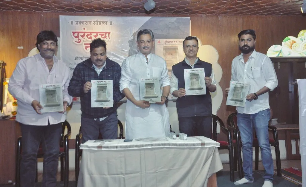 चित्रपटांमधून खरा इतिहास लोकांसमोर यावा