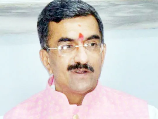 देशाला प्रगतीपथावर नेहणे हेच खरे बाबासाहेबांना अभिवादन