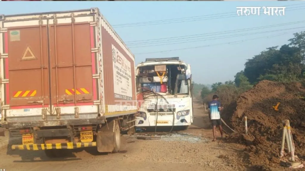 मुंबई-गोवा राष्ट्रीय महामार्गावर तुरळ येथे अपघात