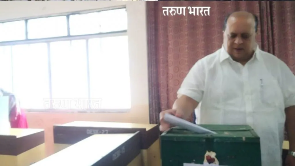 सिनेटसाठी मतदान सुरु; आ. हसन मुश्रीफांनी केलं मतदान