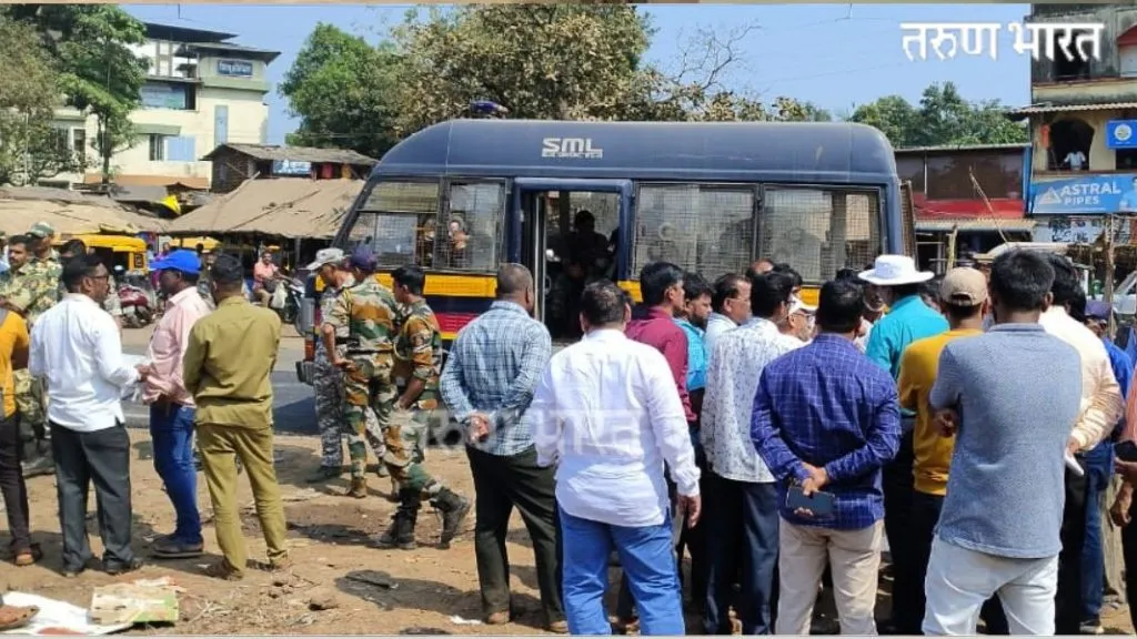 सावर्डेत पोलीस बंदोबस्तात चौपदरीकरण