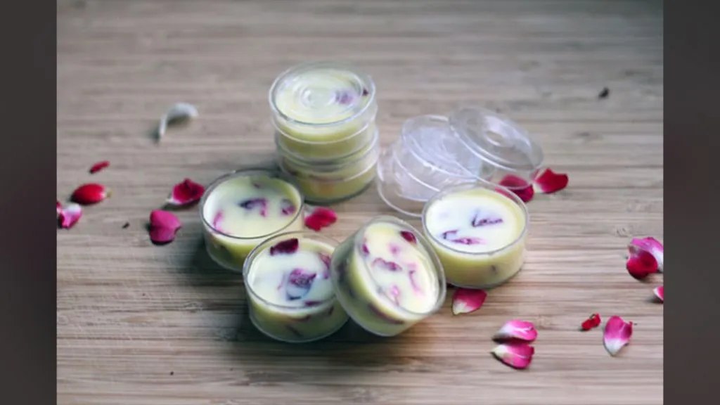 हिवाळ्यात ओठांसाठी बनवा घरच्या घरी लीप बाम