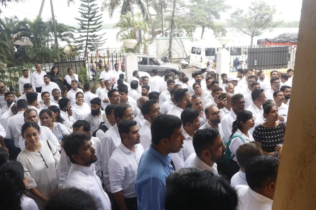 वकिलांच्या मोर्चामुळे वाहतुकीचा खोळंबा