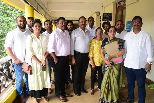 बेकायदेशीर व्यवसाय, दलालांना रोखा