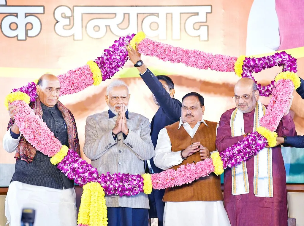 गुजरात भाजपमय, हिमाचलात ‘हात’