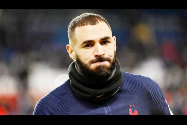 फ्रान्सचा बेन्झेमा निवृत्त