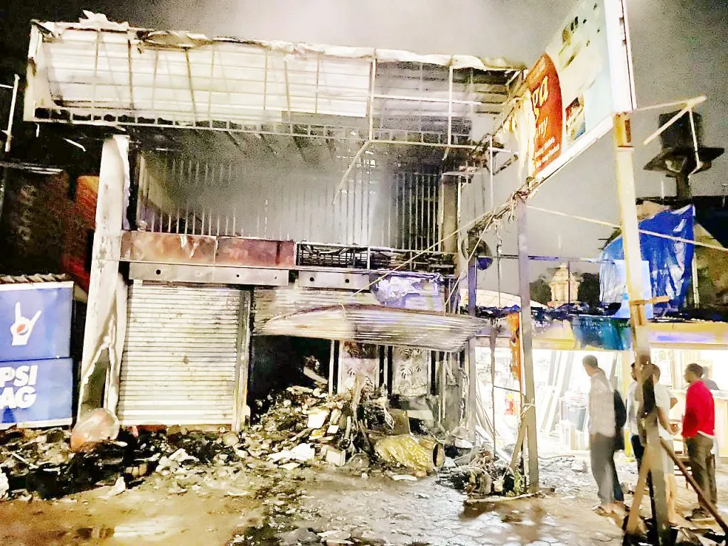 पर्वरी येथे भांड्याच्या आस्थापनाला आग लागून सामान पूर्णत: खाक