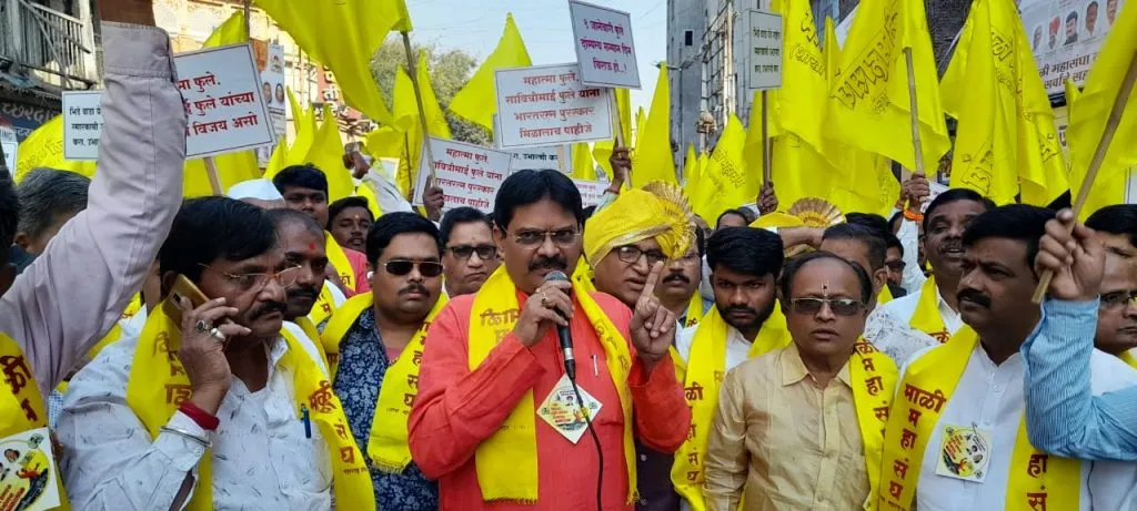 महारॅलीतून उलगडला फुले दांपत्याचा जीवनपट