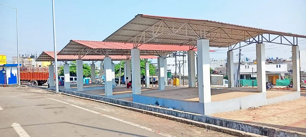 रुक्मिणीनगर आश्रय कॉलनीत भाजी विक्रीसाठी मंडई