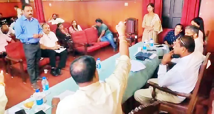 कचरा उचल, सोनसडय़ासह स्वच्छतेशी निगडीत बाबी जाग्यावर घाला