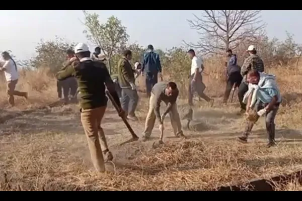 अजिंक्यताऱयावर पोलीस दलाची स्वच्छता मोहिम