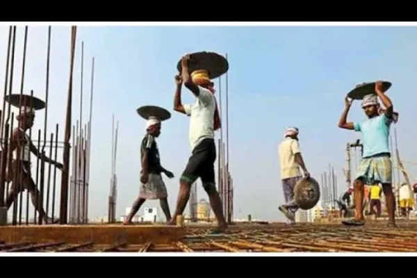 बोगस बांधकाम कामगारांना दणका