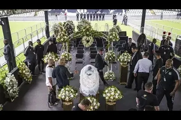 ब्राझीलच्या फुटबॉल ‘किंग’ला अखेरचा निरोप