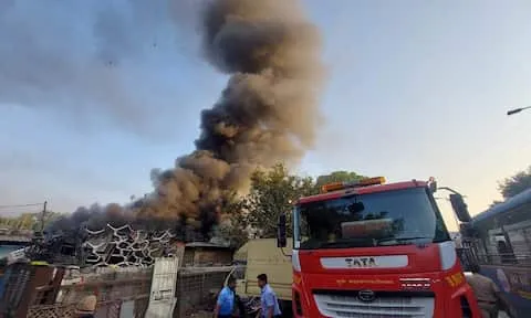 पुण्याच्या जुना बाजार परिसरात भीषण आग; 10 ते 12 दुकानं जळाली