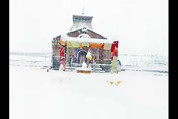 हिमाचल, उत्तराखंडमध्ये हिमवृष्टीचा वर्षाव सुरूच