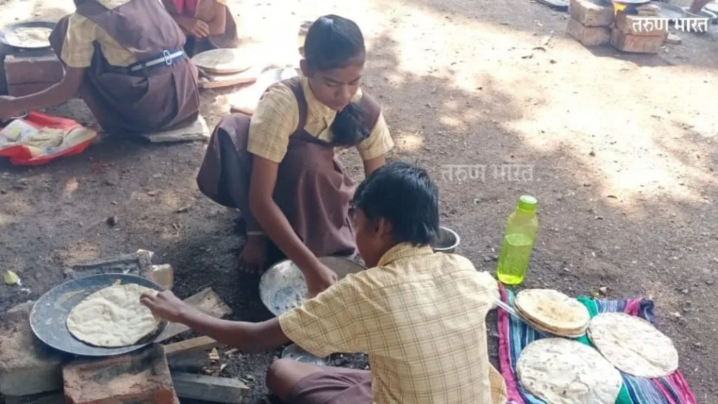 पालिकेच्या शाळेत भरल्या चक्क भाकरी बनवण्याच्या स्पर्धा