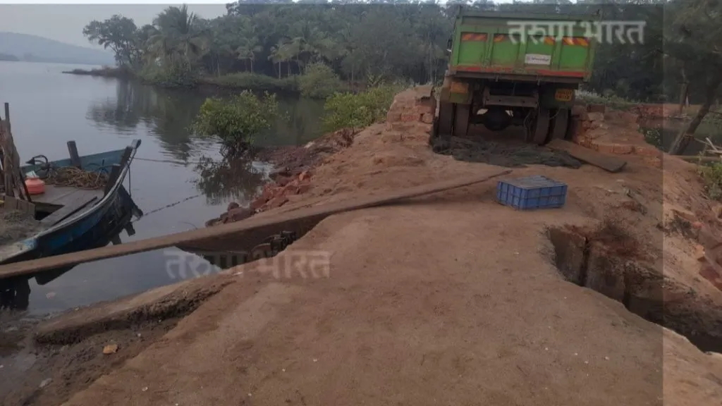 आरोंदा-सावरजूवा तेरेखोल खाडीत वाळू माफियांचा करेक्ट कार्यक्रम !