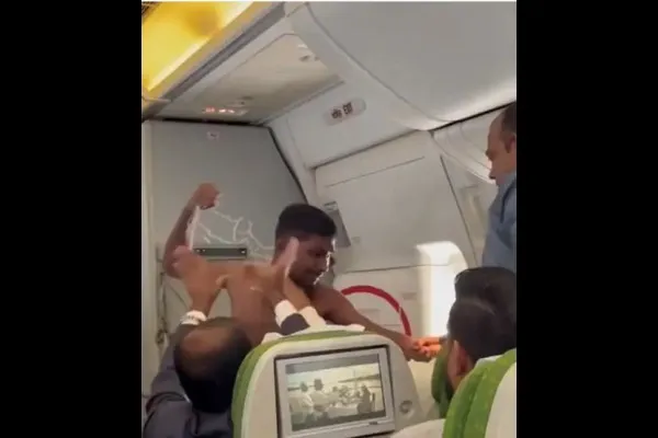 बांगलादेशच्या विमानात प्रवाशांची परस्परांना मारहाण