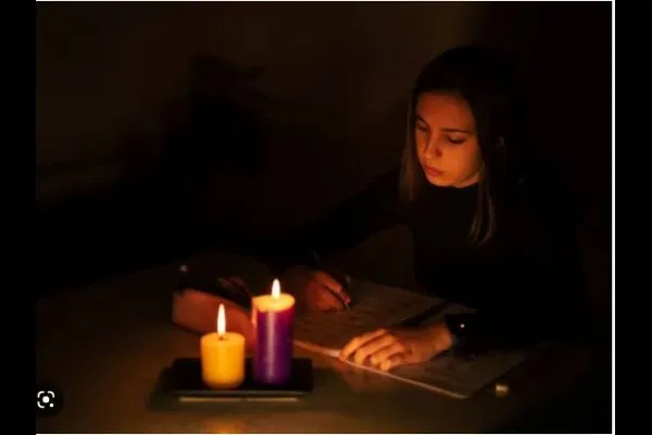 काळोखात बसण्यासाठी मिळतात पैसे