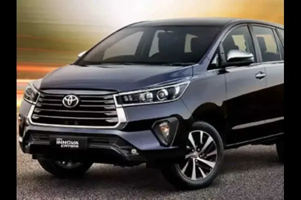 इनोव्हा क्रिस्टाचे बुकिंग सुरु