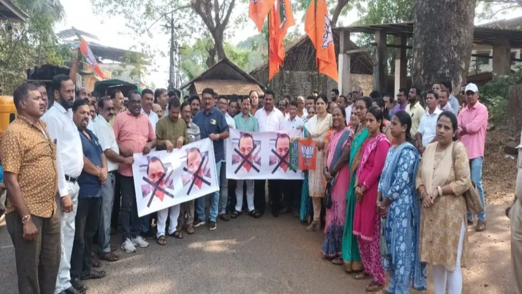 सावंतवाडीत भाजपाच्या वतीने अजित पवार ,जितेंद्र आव्हाड यांचा निषेध