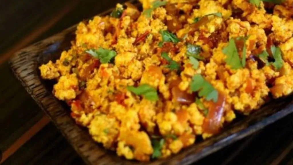 ट्राय करा हॉटेल स्टाईल पनीर भुर्जी