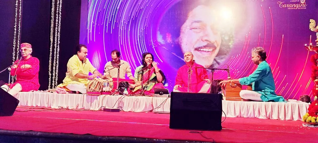 ‘स्वर अभिषेकी’ संमेलनात मंजुषा, आनंद भाटे यांनी रसिकांना रिझविले