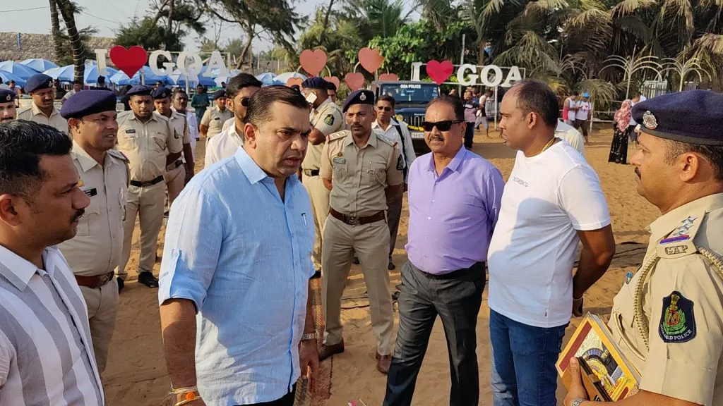 पर्यटनमंत्र्यांसमोरच दलालीचा व्यवहार