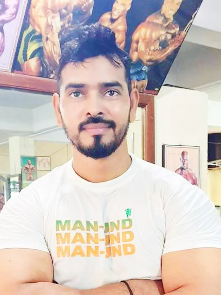 महसूल अधिकाऱ्याची गळफासाने आत्महत्या