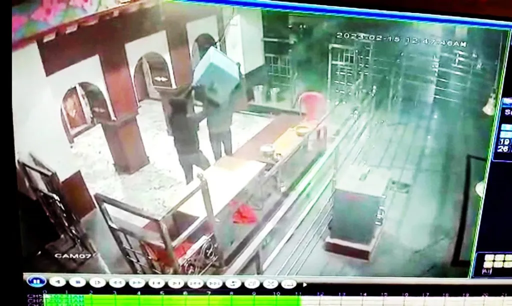 वडगोल मुतलकोडी बिरेश्वर मंदिरात चोरी