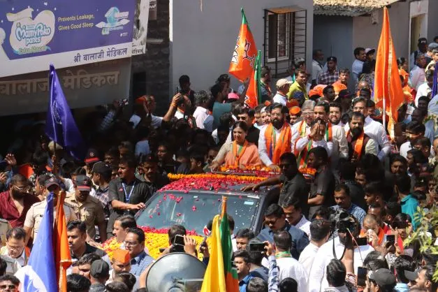 कसब्यात मुख्यमंत्र्यांचे ‘रोड शो’तून शक्तिप्रदर्शन