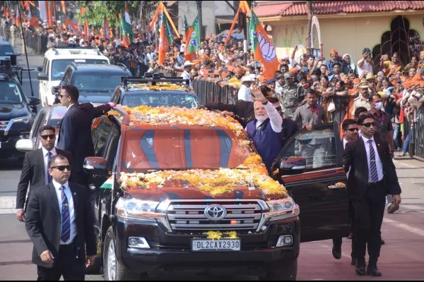 ऐतिहासिक ‘रोड शो’