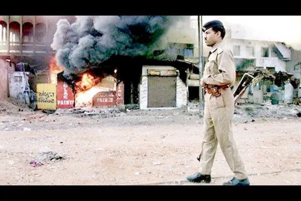 केंद्र सरकारला मूळ कागदपत्रे सादर करण्याचा आदेश