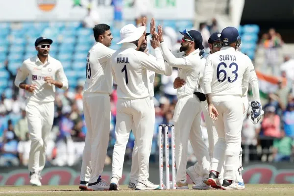 केवळ अडीच दिवसात कांगारुंची शिकार फत्ते