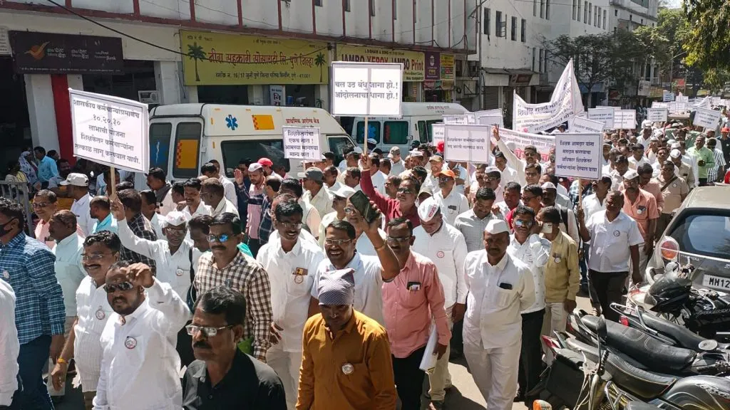 शिक्षकेतर कर्मचाऱ्यांचा आयुक्तालयावर महाआक्रोश मोर्चा