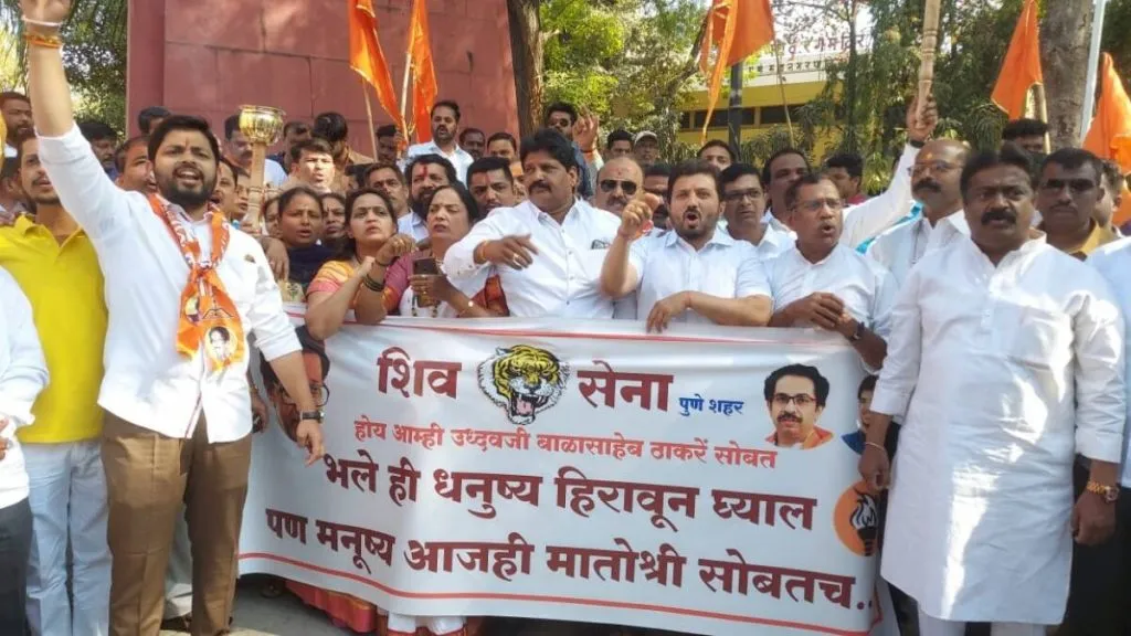 निवडणूक आयोगाच्या निर्णयाच्या निषेधार्थ ठाकरे गटाचे आंदोलन