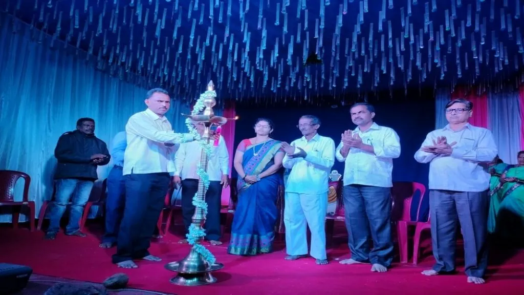 निरवडे येथील रेकॅार्ड डान्स स्पर्धेत नेहा जाधव प्रथम तर व्दितीय मृणाल सावंत