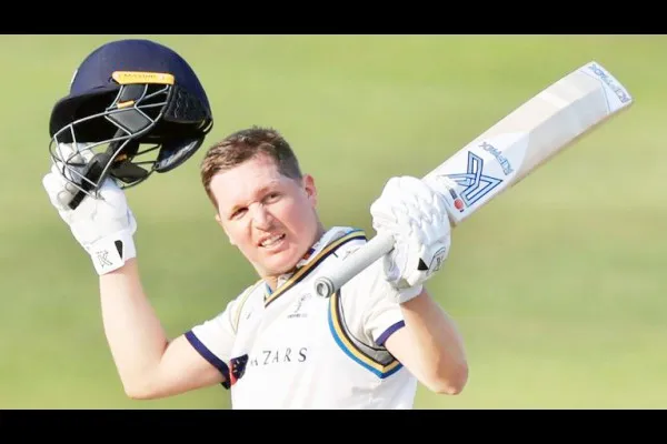 गॅरी बॅलेन्सचे दमदार नाबाद शतक