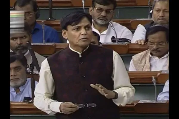 31 जिल्हाधिकाऱयांना नागरिकत्व देण्याचा अधिकार