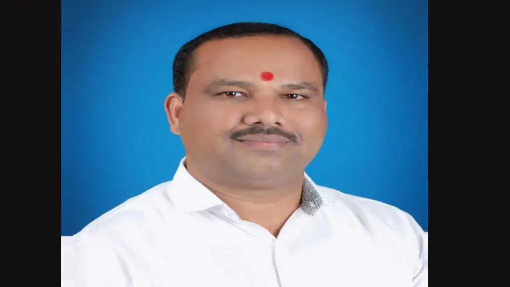 फिरत्या विक्रेत्यांची नगरपरिषद कर्मचाऱ्यांकडून होतेय लूट – पुंडलिक दळवी