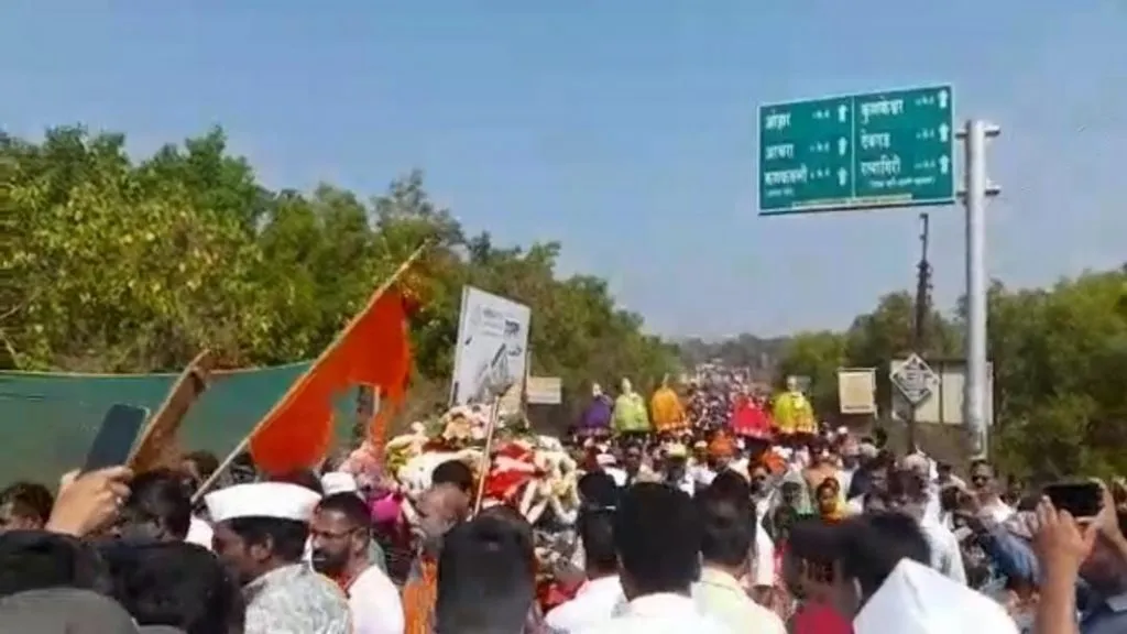 ऐतिहासिक पारंपरिक त्रैवार्षिक भेट सोहळ्यास सुरुवात