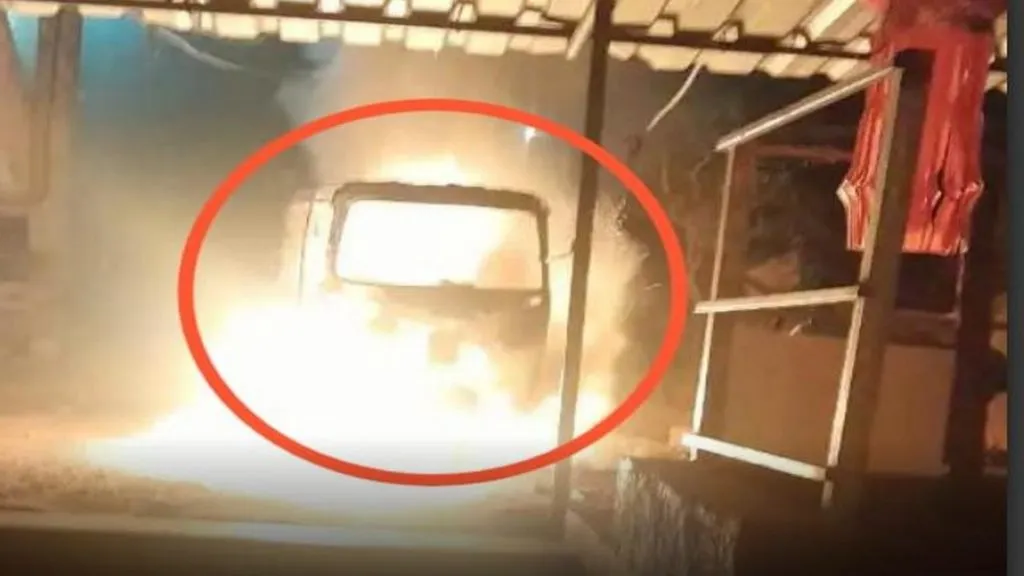 पोलिसात तक्रार दिल्याच्या रागातून रिक्षा जाळली