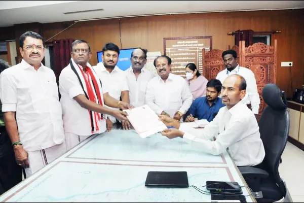 अण्णाद्रमुकच्या दोन्ही गटांमध्ये समेट