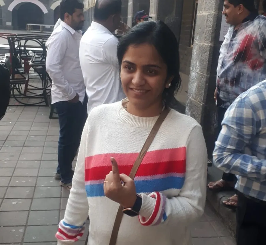 मतदानासाठी ‘ती’ लंडनहून आली पुण्यात